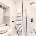 Pensión By The First - Luxury & 3*
