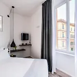 Pensión By The First - Luxury &