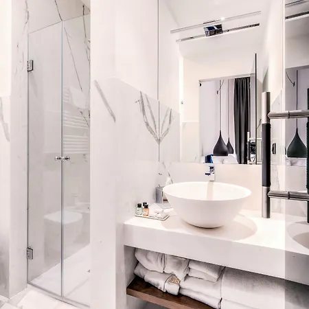 בית הארחה By The First - Luxury & 3*