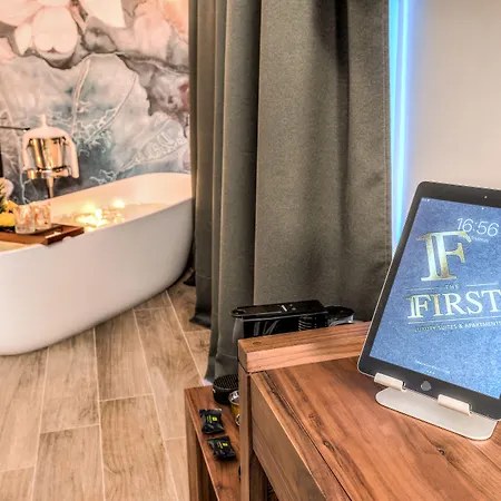 בית הארחה By The First - Luxury & 3*