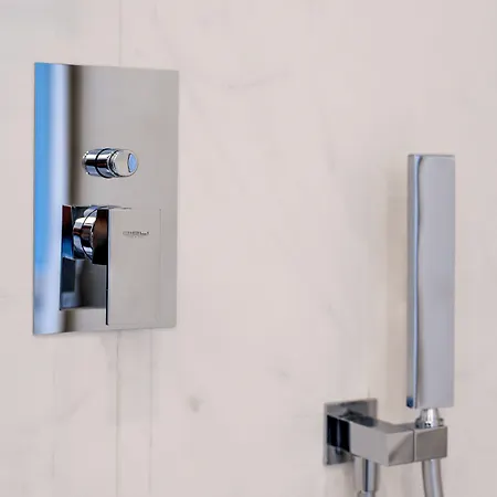 By The First - Luxury & בית הארחה