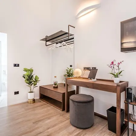 By The First - Luxury & בית הארחה 3*