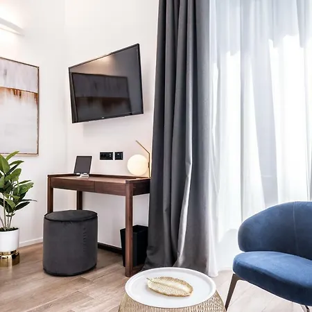 בית הארחה By The First - Luxury & 3*