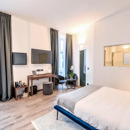 By The First - Luxury & Guest house La Spezia