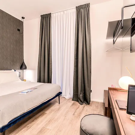 By The First - Luxury & Vendégház La Spezia