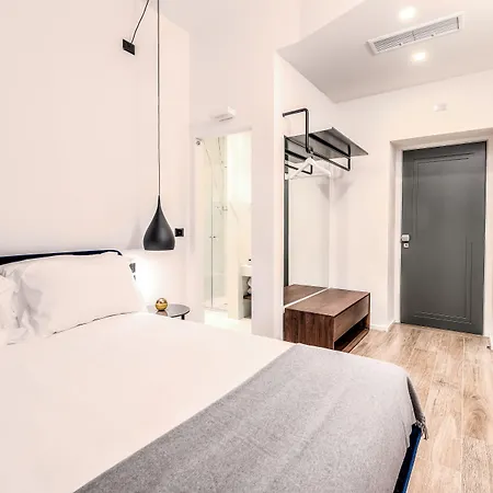 By The First - Luxury & Guest house La Spezia