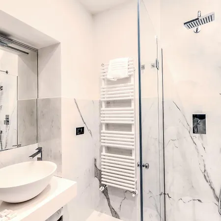 Affittacamere By The First - Luxury & 3*