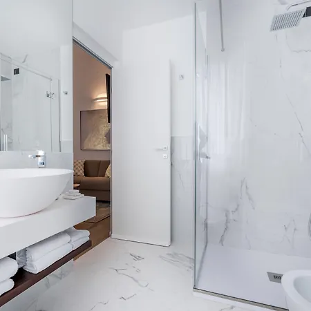 By The First - Luxury & Guest house La Spezia