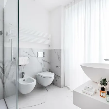 By The First - Luxury & Гостьовий будинок Ла-Спеція