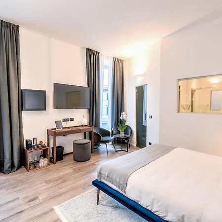 By The First - Luxury & Guest house La Spezia