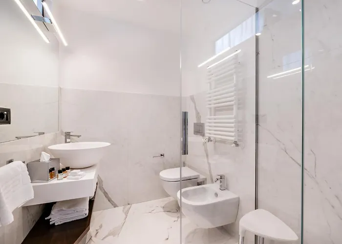 Πανσιόν By The First - Luxury & Λα Σπέτσια