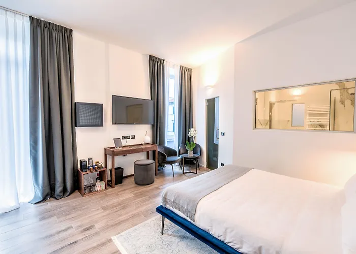 By The First - Luxury & Pensionat La Spezia