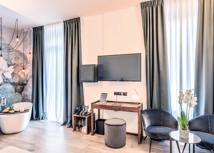 Πανσιόν By The First - Luxury &