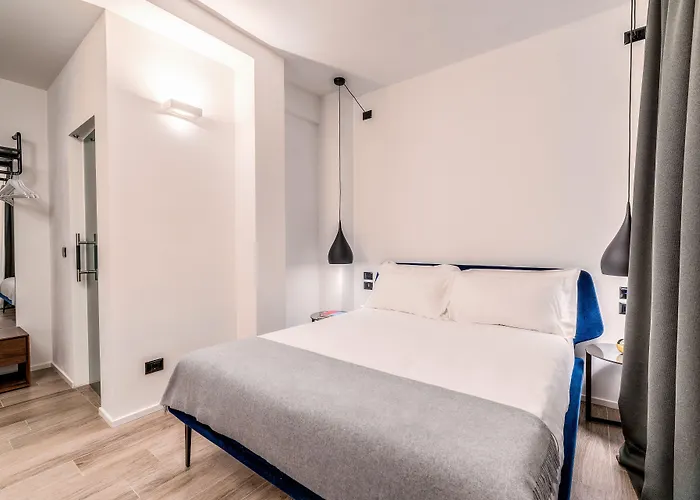 By The First - Luxury & Πανσιόν