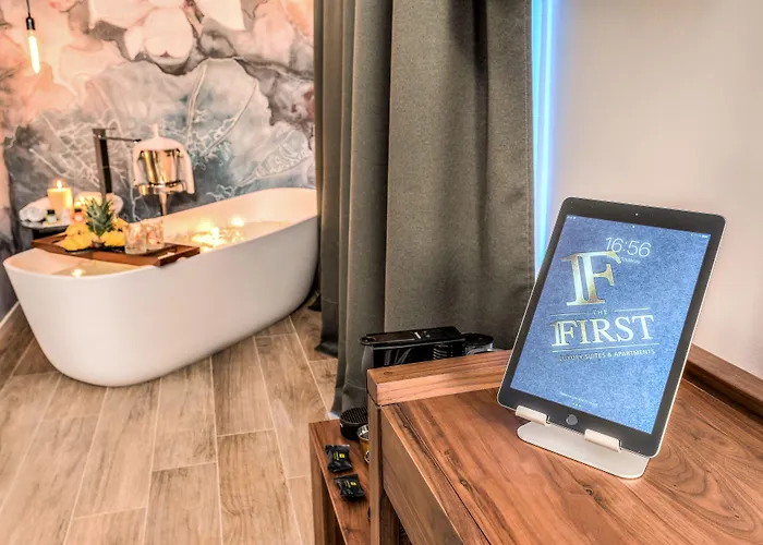 Πανσιόν By The First - Luxury & 3*