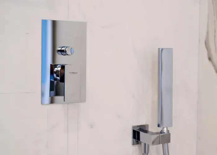 By The First - Luxury & Πανσιόν