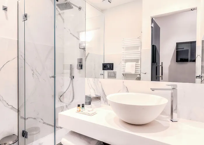 By The First - Luxury & Πανσιόν Λα Σπέτσια