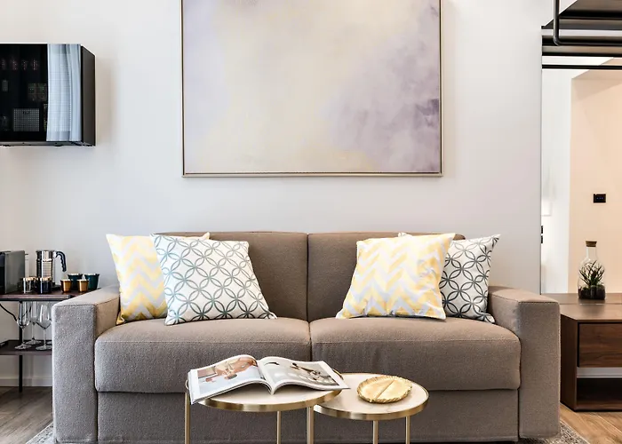 Πανσιόν By The First - Luxury & 3*