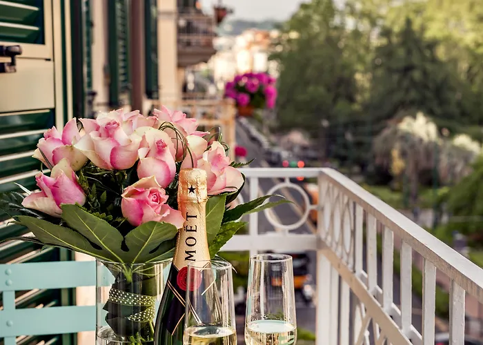 Πανσιόν By The First - Luxury &