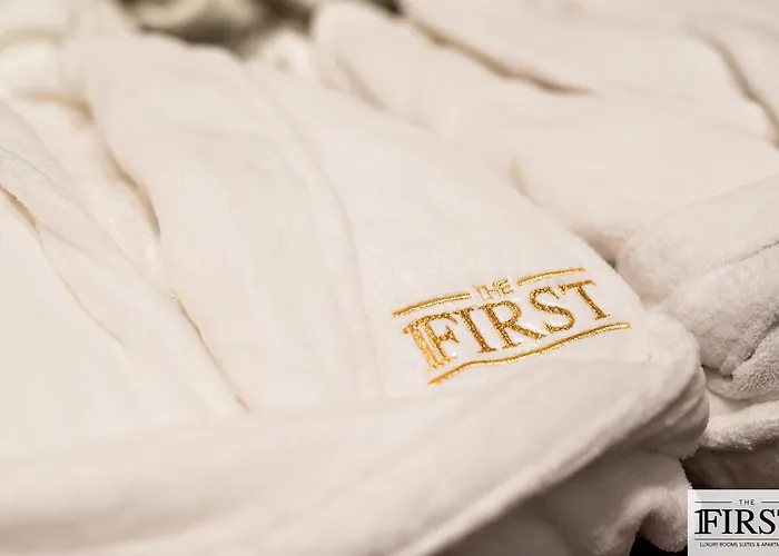 By The First - Luxury & Πανσιόν Λα Σπέτσια