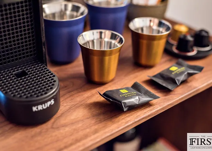 Πανσιόν By The First - Luxury & 3*