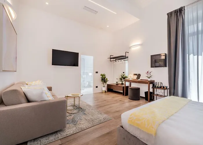 Πανσιόν By The First - Luxury & 3*