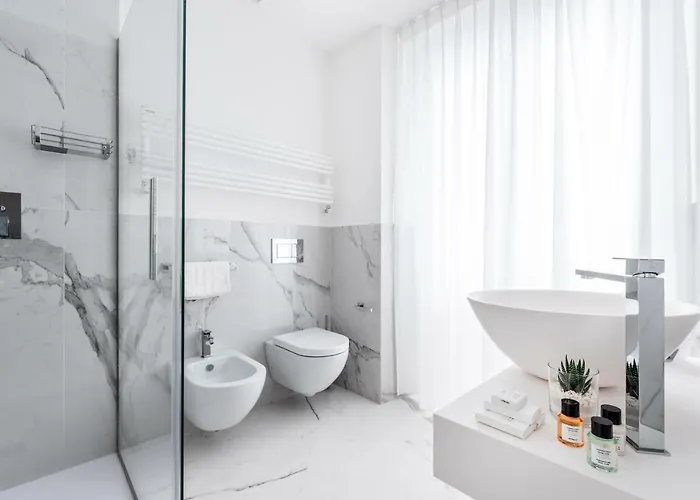 By The First - Luxury & Πανσιόν Λα Σπέτσια