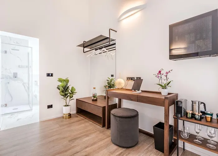 By The First - Luxury & Πανσιόν 3*