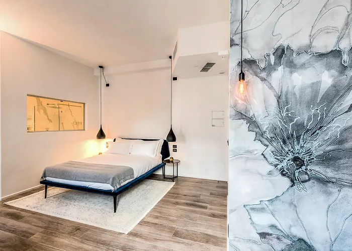 By The First - Luxury & Πανσιόν Λα Σπέτσια